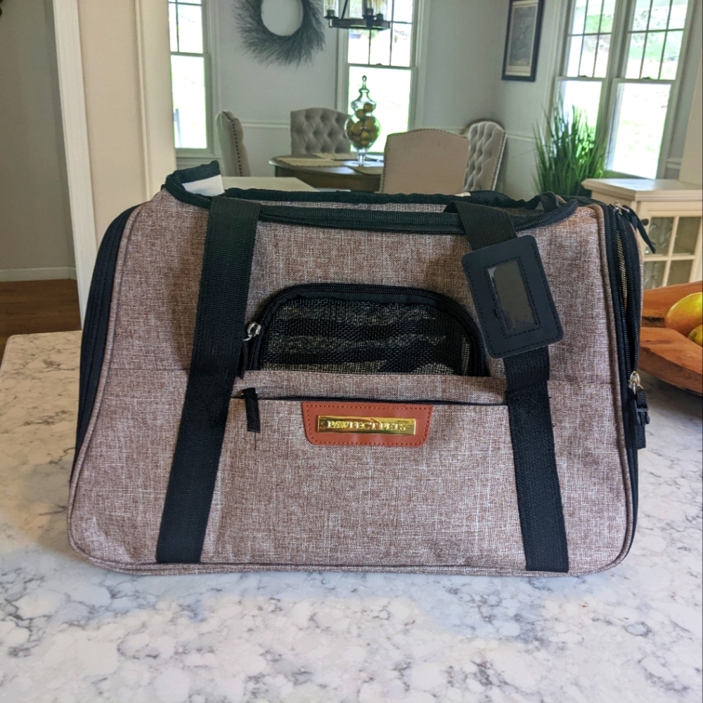 Pet carrier